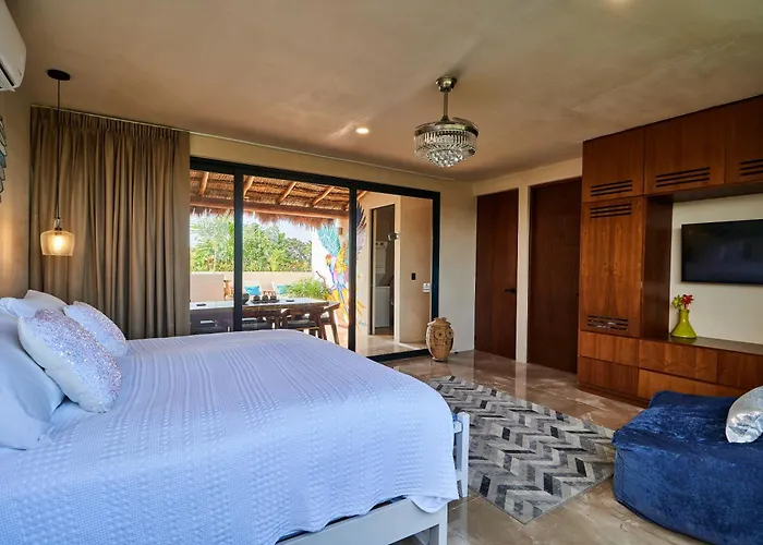 Spacious & Comfy Penthouse Oasis With Plunge Pool *
